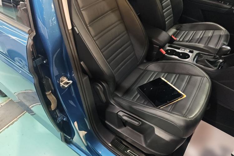 Used Volkswagen Touran 2018 Volkswagen Touran L 280TSI DSG Comfort Edition 7-seater Right Front Seat