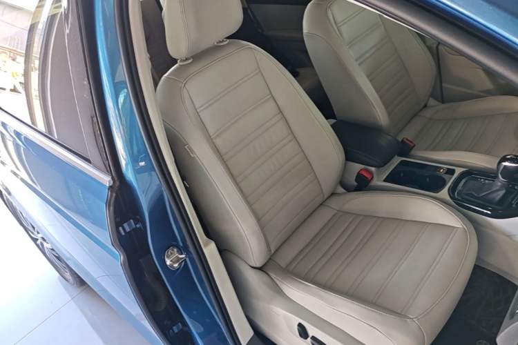 Used Volkswagen Touran 2018 Volkswagen Touran L 280TSI DSG Luxury Edition 6-seater Right Front Seat