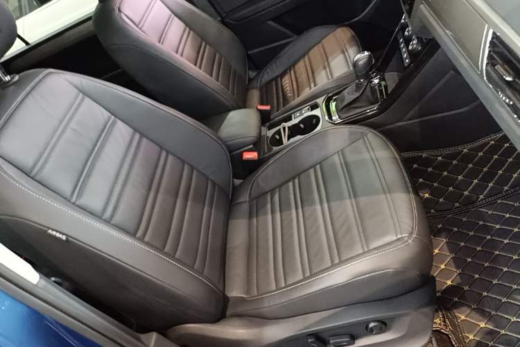 Used Volkswagen Touran 2018 Volkswagen Touran L 280TSI DSG Luxury Edition 7 Seats Right Front Seat