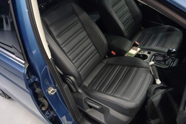 Used Volkswagen Touran 2018 Volkswagen Touran L 280TSI DSG Comfort Edition 7 Seats China VI Standard Right Front Seat