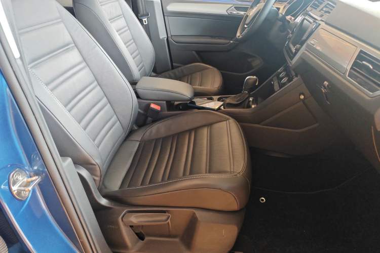 Used Volkswagen Touran 2018 Volkswagen Touran L 280TSI DSG Boundary Edition 7 Seats China V Emission Standard Right Front Seat