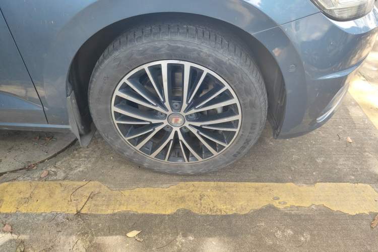 Used Volkswagen Touran 2018 Volkswagen Touran L 330TSI DSG Luxury Edition Right Front Wheel Hub
