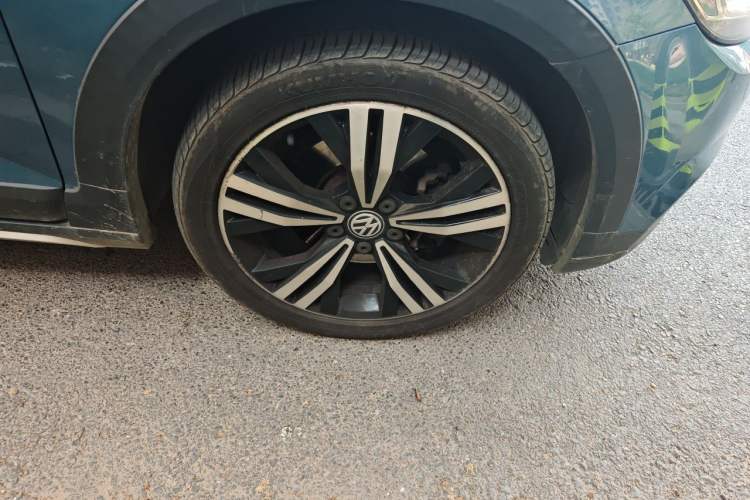 Used Volkswagen Touran 2018 Volkswagen Touran L 280TSI DSG Boundary Edition 7 Seats China V Emission Standard Right Front Wheel Hub