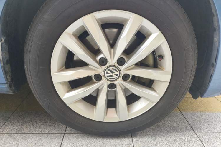 Used Volkswagen Touran 2018 Volkswagen Touran L 280TSI DSG Comfort Edition 7 Seats China VI Standard Right Front Wheel Hub