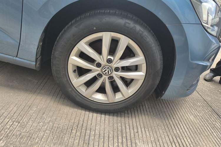 Used Volkswagen Touran 2018 Volkswagen Touran L 280TSI DSG Comfort Edition 7 Seats China V Emission Standard Right Front Wheel Hub