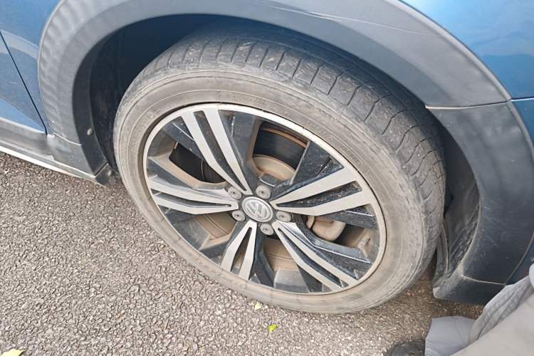 Used Volkswagen Touran 2018 Volkswagen Touran L 280TSI DSG Boundary Edition 7 Seats China VI Standard Right Front Wheel Hub