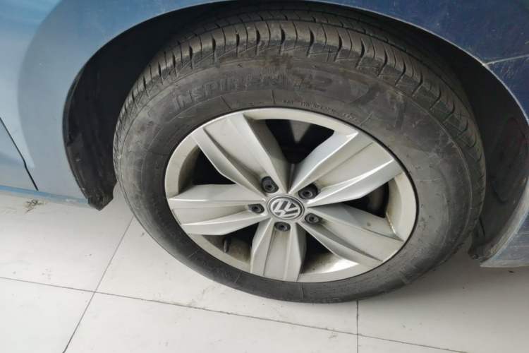 Used Volkswagen Touran 2018 Volkswagen Touran L 280TSI DSG Style Edition 7 Seats China VI Standard Right Front Wheel Hub
