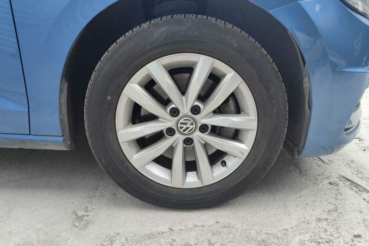 Used Volkswagen Touran 2018 Volkswagen Touran L 280TSI DSG Comfort Edition 7 Seats China VI Standard Right Front Wheel Hub