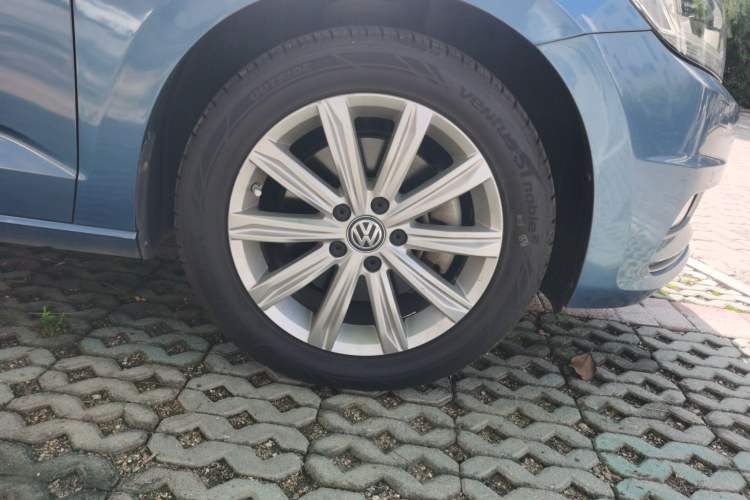 Used Volkswagen Touran 2018 Volkswagen Touran L 280TSI DSG Comfort Edition 7-seater Right Front Wheel Hub