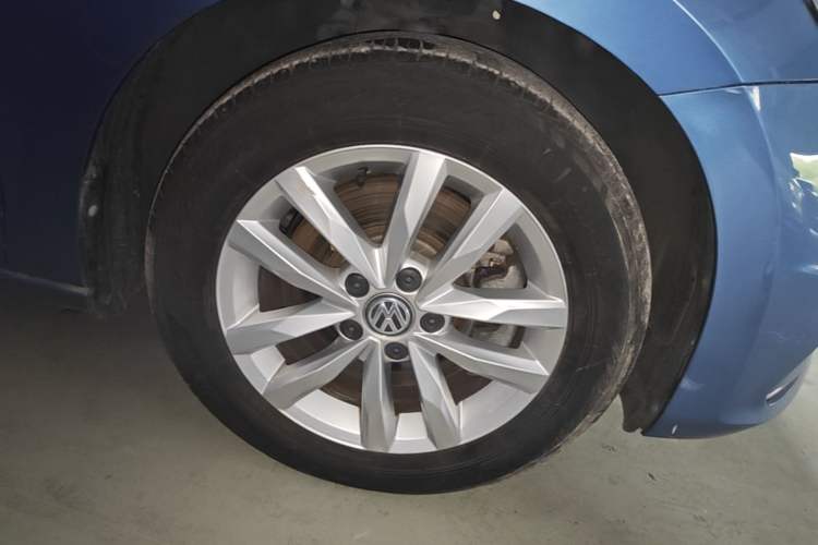 Used Volkswagen Touran 2018 Volkswagen Touran L 280TSI DSG Comfort Edition 7 Seats China V Emission Standard Right Front Wheel Hub