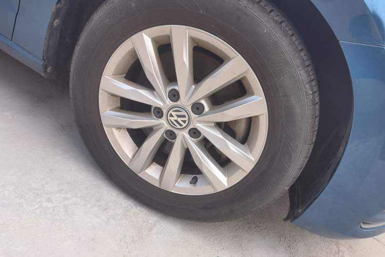 Used Volkswagen Touran 2018 Volkswagen Touran L 280TSI DSG Comfort Edition 7 Seats China VI Standard Right Front Wheel Hub
