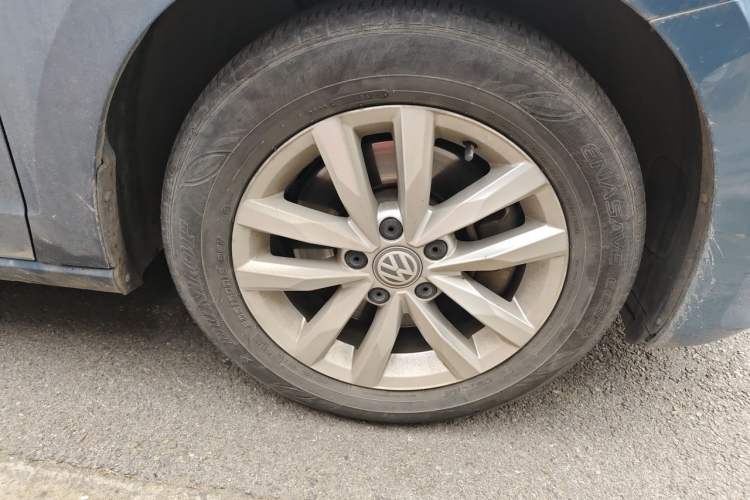 Used Volkswagen Touran 2018 Volkswagen Touran L 280TSI DSG Comfort Edition 7 Seats China VI Standard Right Front Wheel Hub