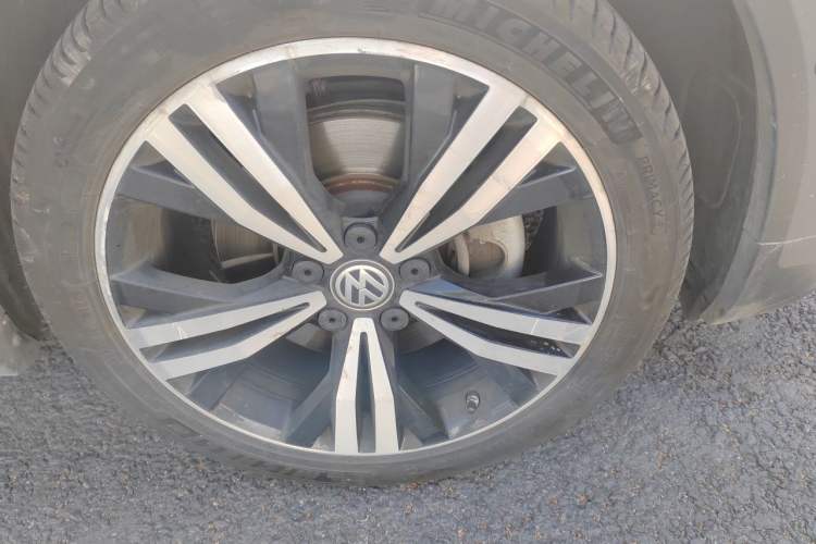 Used Volkswagen Touran 2018 Volkswagen Touran L 280TSI DSG Boundary Luxury Edition 7 Seats China VI Standard Right Front Wheel Hub