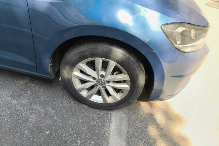 Used Volkswagen Touran 2018 Volkswagen Touran L 280TSI DSG Comfort Edition 7 Seats China V Emission Standard Right Front Wheel Hub