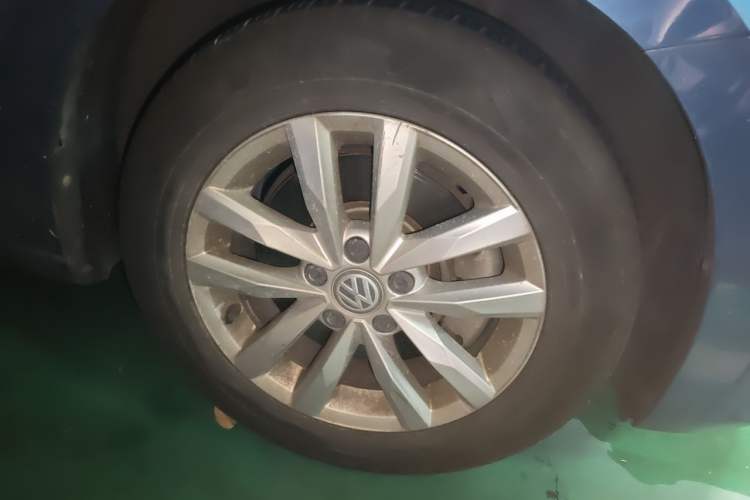 Used Volkswagen Touran 2018 Volkswagen Touran L 280TSI DSG Comfort Edition 7 Seats China V Emission Standard Right Front Wheel Hub