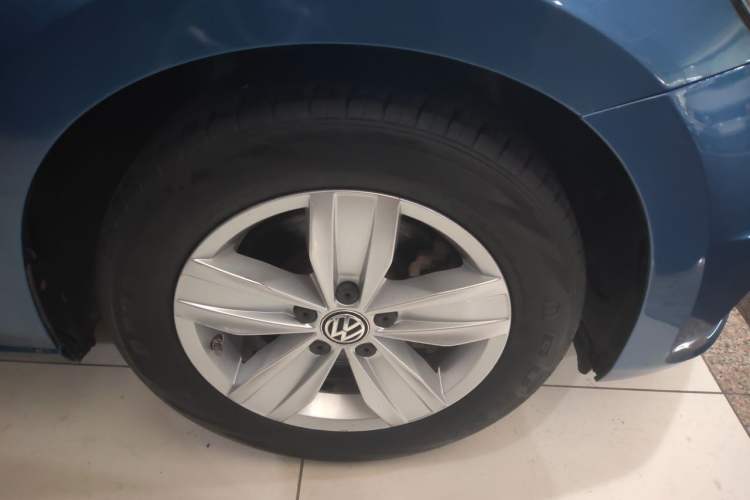 Used Volkswagen Touran 2018 Volkswagen Touran L 280TSI DSG Style Edition 7 Seats China VI Standard Right Front Wheel Hub