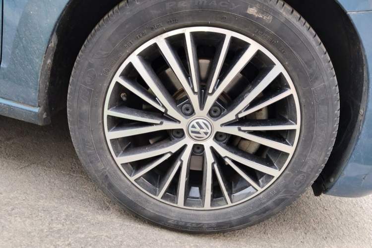 Used Volkswagen Touran 2018 Volkswagen Touran L 280TSI DSG Luxury Edition 7 Seats Right Front Wheel Hub