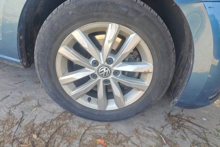 Used Volkswagen Touran 2018 Volkswagen Touran L 280TSI DSG Comfort Edition 7 Seats China V Emission Standard Right Front Wheel Hub
