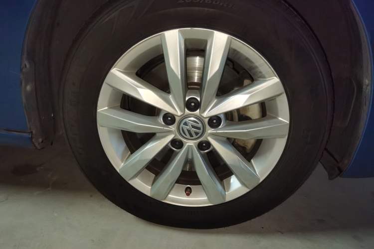Used Volkswagen Touran 2018 Volkswagen Touran L 280TSI DSG Comfort Edition 7 Seats China VI Standard Right Front Wheel Hub