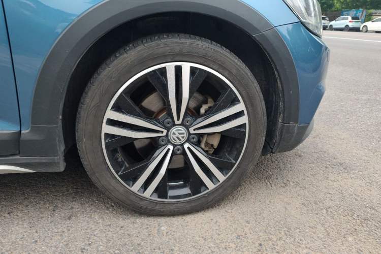 Used Volkswagen Touran 2018 Volkswagen Touran L 280TSI DSG Boundary Edition 7 Seats China VI Standard Right Front Wheel Hub