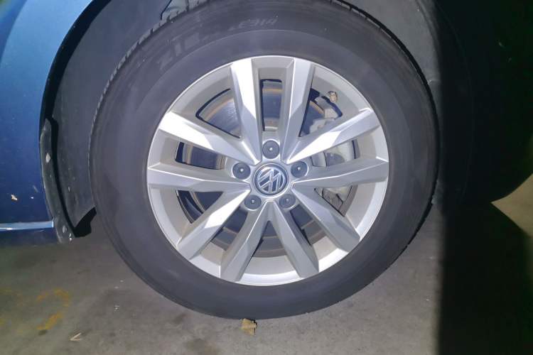 Used Volkswagen Touran 2018 Volkswagen Touran L 280TSI DSG Comfort Edition 7 Seats China V Emission Standard Right Front Wheel Hub
