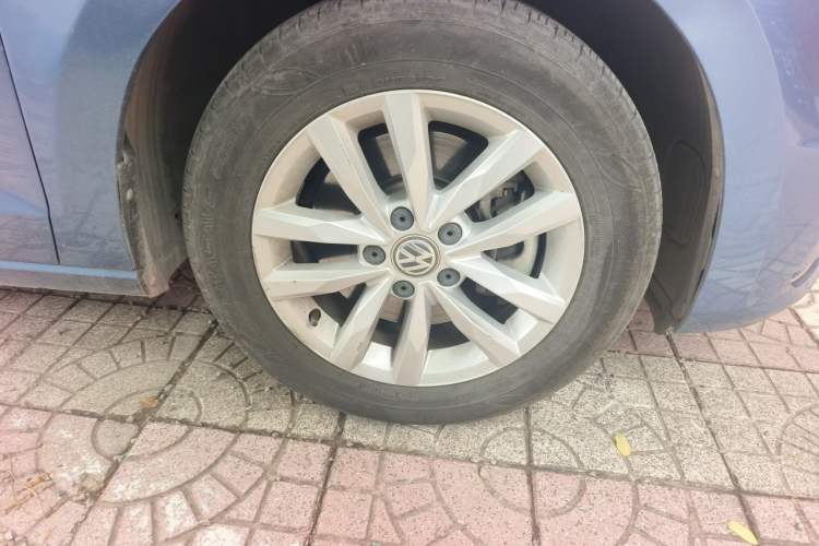 Used Volkswagen Touran 2018 Volkswagen Touran L 280TSI DSG Comfort Edition 7 Seats China V Emission Standard Right Front Wheel Hub
