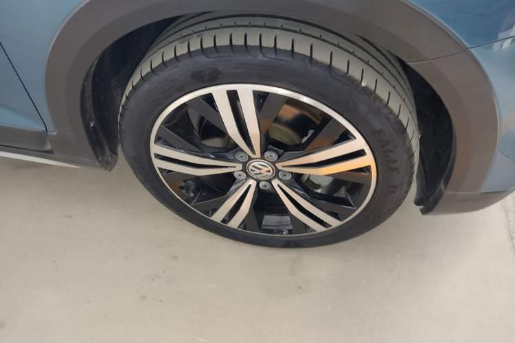 Used Volkswagen Touran 2018 Volkswagen Touran L 280TSI DSG Boundary Edition 7 Seats China V Emission Standard Right Front Wheel Hub