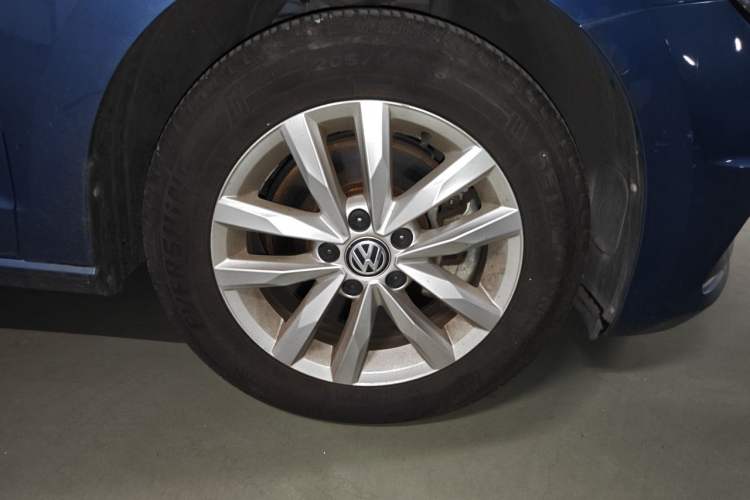 Used Volkswagen Touran 2018 Volkswagen Touran L 280TSI DSG Comfort Edition 7 Seats China VI Standard Right Front Wheel Hub