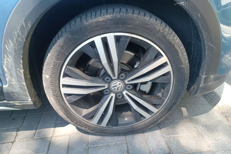 Used Volkswagen Touran 2018 Volkswagen Touran L 280TSI DSG Boundary Edition 7 Seats China VI Standard Right Front Wheel Hub