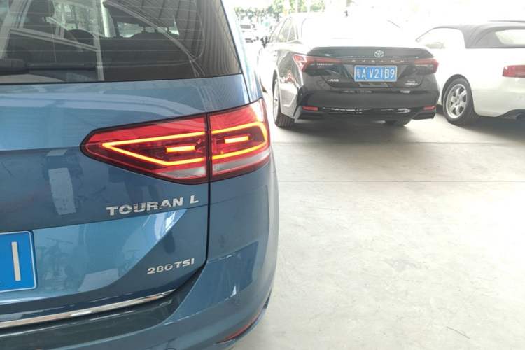 Used Volkswagen Touran 2018 Volkswagen Touran L 280TSI DSG Luxury Edition 6-seater Right Rear Taillight