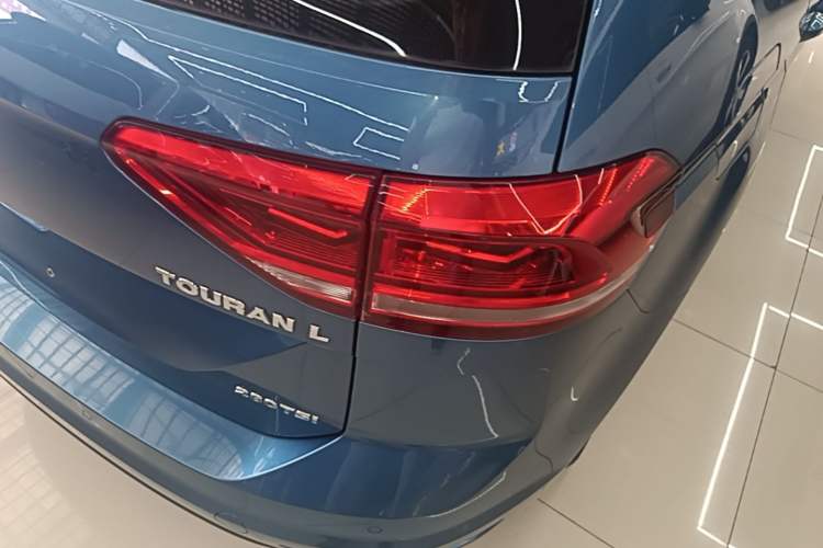 Used Volkswagen Touran 2018 Volkswagen Touran L 280TSI DSG Comfort Edition 7 Seats China V Emission Standard Right Rear Taillight