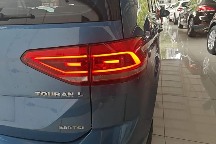 Used Volkswagen Touran 2018 Volkswagen Touran L 280TSI DSG Comfort Edition 7 Seats China V Emission Standard Right Rear Taillight