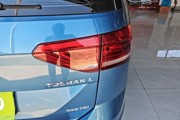 Used Volkswagen Touran 2018 Volkswagen Touran L 280TSI DSG Luxury Edition 6-seater Right Rear Taillight