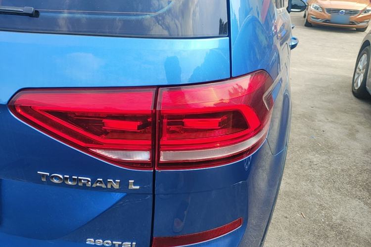 Used Volkswagen Touran 2018 Volkswagen Touran L 280TSI DSG Boundary Edition 7 Seats China V Emission Standard Right Rear Taillight