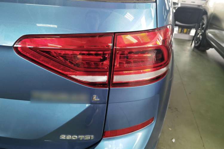 Used Volkswagen Touran 2018 Volkswagen Touran L 280TSI DSG Boundary Edition 7 Seats China VI Standard Right Rear Taillight