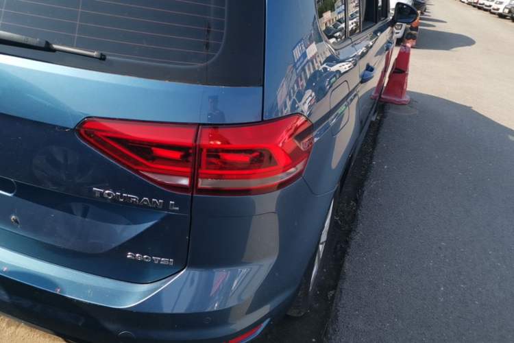 Used Volkswagen Touran 2018 Volkswagen Touran L 280TSI DSG Comfort Edition 7 Seats China V Emission Standard Right Rear Taillight