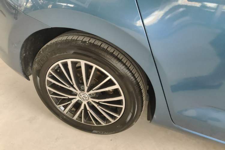 Used Volkswagen Touran 2018 Volkswagen Touran L 280TSI DSG Luxury Edition 6-seater Right Rear Wheel Hub