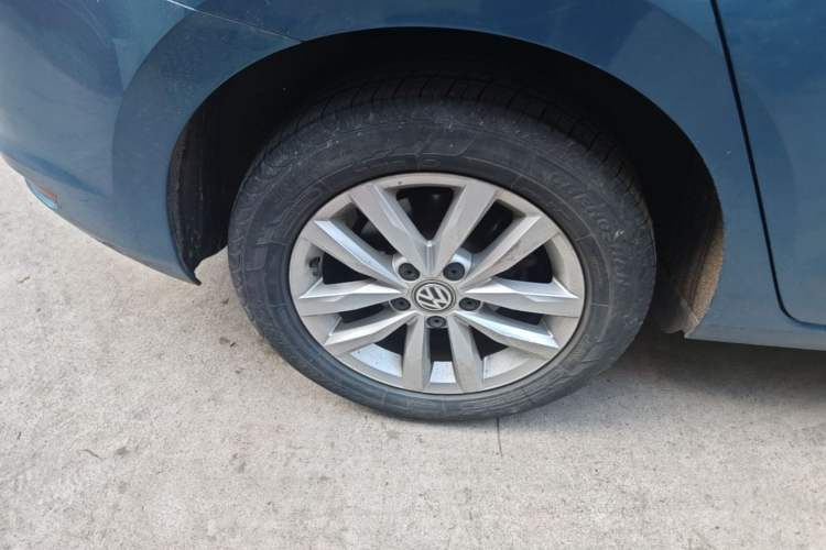 Used Volkswagen Touran 2018 Volkswagen Touran L 280TSI DSG Comfort Edition 7 Seats China V Emission Standard Right Rear Wheel Hub