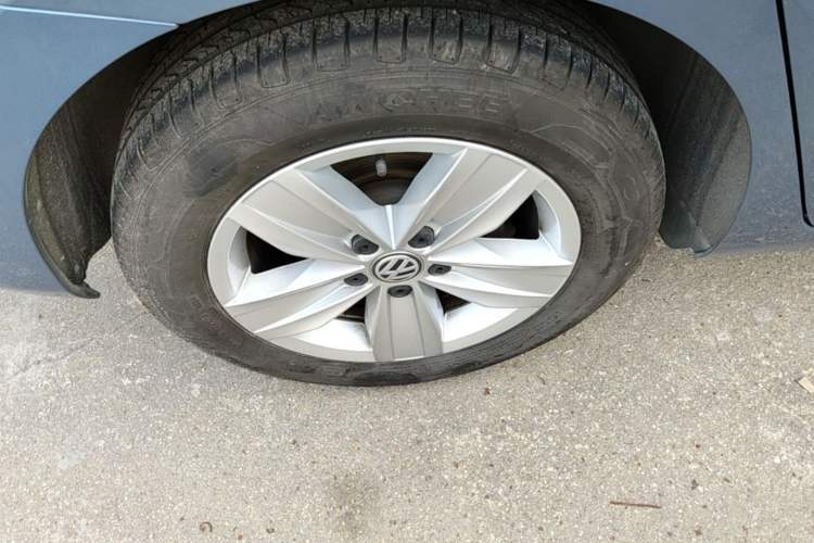 Used Volkswagen Touran 2018 Volkswagen Touran L 280TSI DSG Style Edition 7 Seats China V Emission Standard Right Rear Wheel Hub