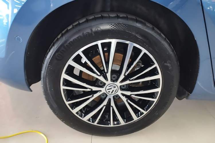 Used Volkswagen Touran 2018 Volkswagen Touran L 330TSI DSG Luxury Edition Right Rear Wheel Hub