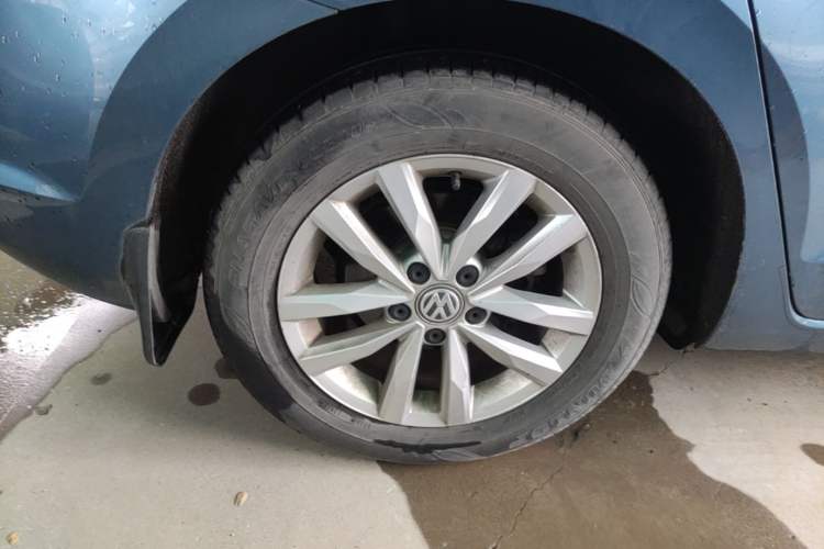 Used Volkswagen Touran 2018 Volkswagen Touran L 280TSI DSG Comfort Edition 7 Seats China V Emission Standard Right Rear Wheel Hub