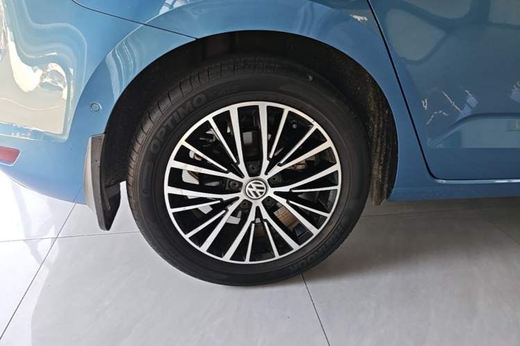 Used Volkswagen Touran 2018 Volkswagen Touran L 280TSI DSG Luxury Edition 6-seater Right Rear Wheel Hub
