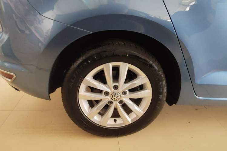 Used Volkswagen Touran 2018 Volkswagen Touran L 280TSI DSG Comfort Edition 7 Seats China V Emission Standard Right Rear Wheel Hub