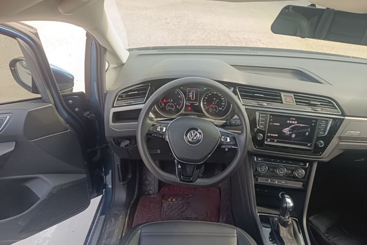 Used Volkswagen Touran 2018 Volkswagen Touran L 280TSI DSG Comfort Edition 7 Seats China V Emission Standard Steering Wheel