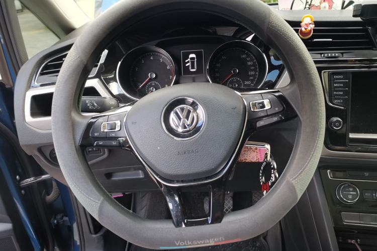 Used Volkswagen Touran 2018 Volkswagen Touran L 280TSI DSG Comfort Edition 7 Seats China V Emission Standard Steering Wheel