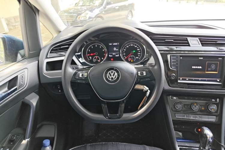 Used Volkswagen Touran 2018 Volkswagen Touran L 280TSI DSG Comfort Edition 7 Seats China V Emission Standard Steering Wheel