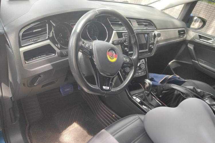 Used Volkswagen Touran 2018 Volkswagen Touran L 330TSI DSG Luxury Edition Steering Wheel