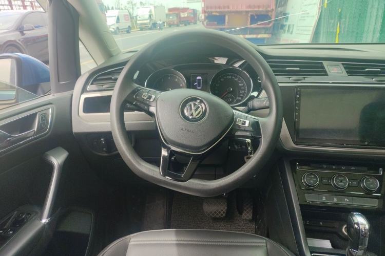 Used Volkswagen Touran 2018 Volkswagen Touran L 280TSI DSG Comfort Edition 7 Seats China V Emission Standard Steering Wheel
