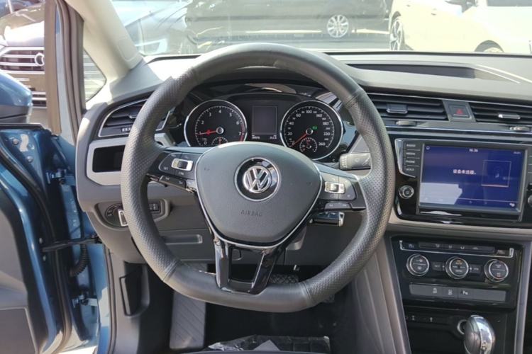 Used Volkswagen Touran 2018 Volkswagen Touran L 280TSI DSG Comfort Edition 7 Seats China V Emission Standard Steering Wheel