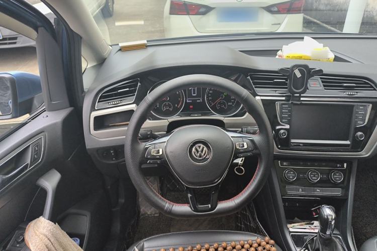 Used Volkswagen Touran 2018 Volkswagen Touran L 280TSI DSG Comfort Edition 7 Seats China V Emission Standard Steering Wheel
